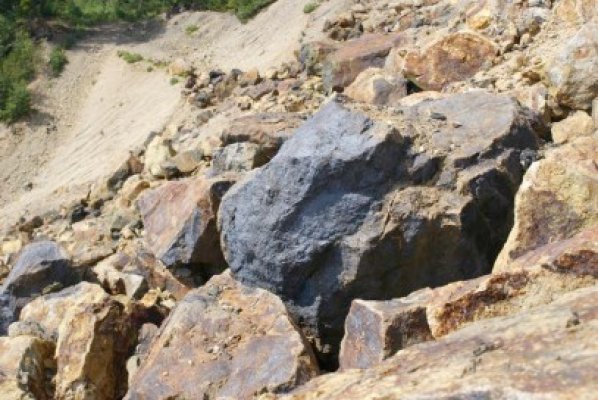 OUG pentru majorarea redevenţelor pe minereuri din nou în şedinţă